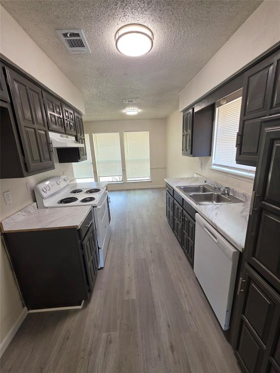 521 E Jay Court, DeSoto, TX 75115