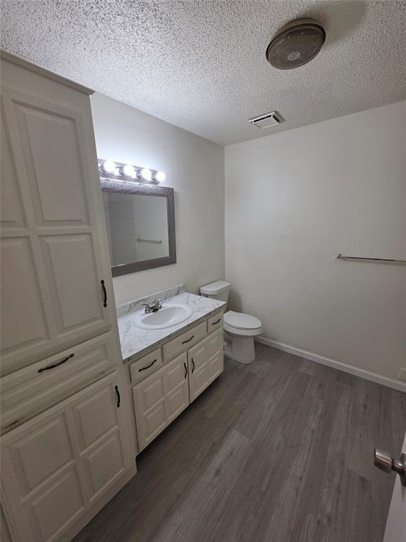 521 E Jay Court, DeSoto, TX 75115
