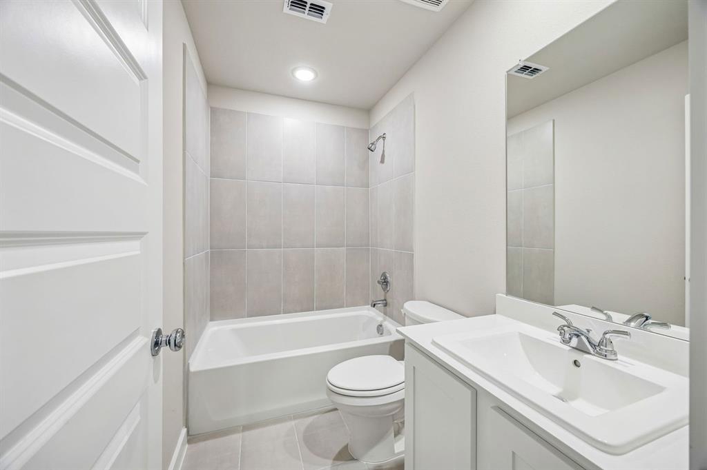 Bathroom in the Willow home plan – REPRESENTATIVE PHOTO