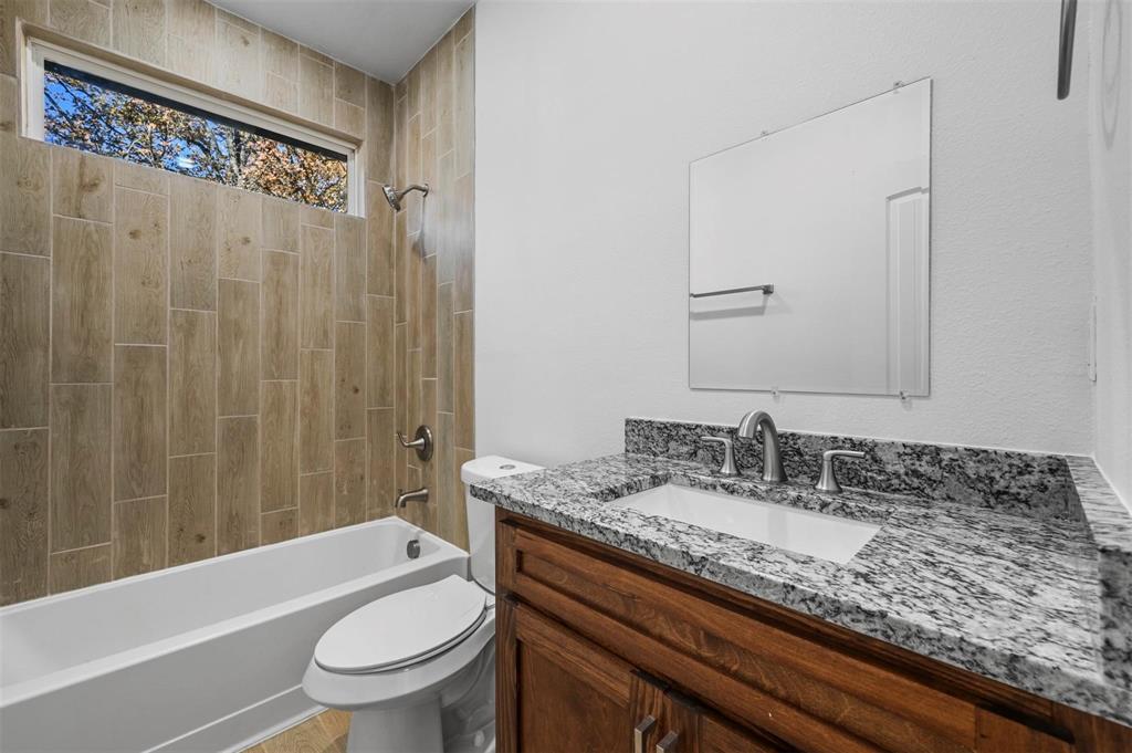 129 Arapaho Trail, Mabank, TX 75156
