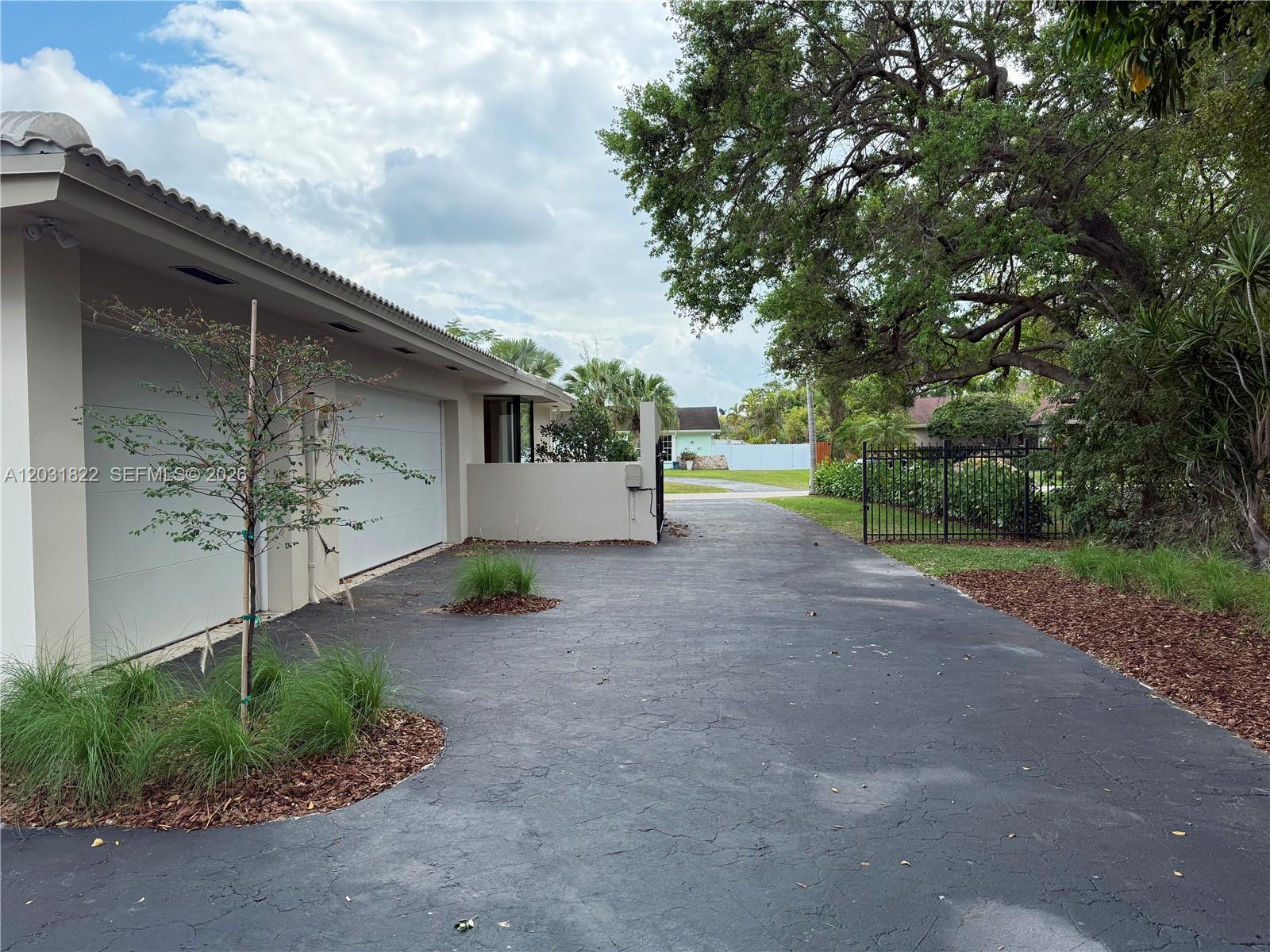 GARAGE DRIVEWAY
