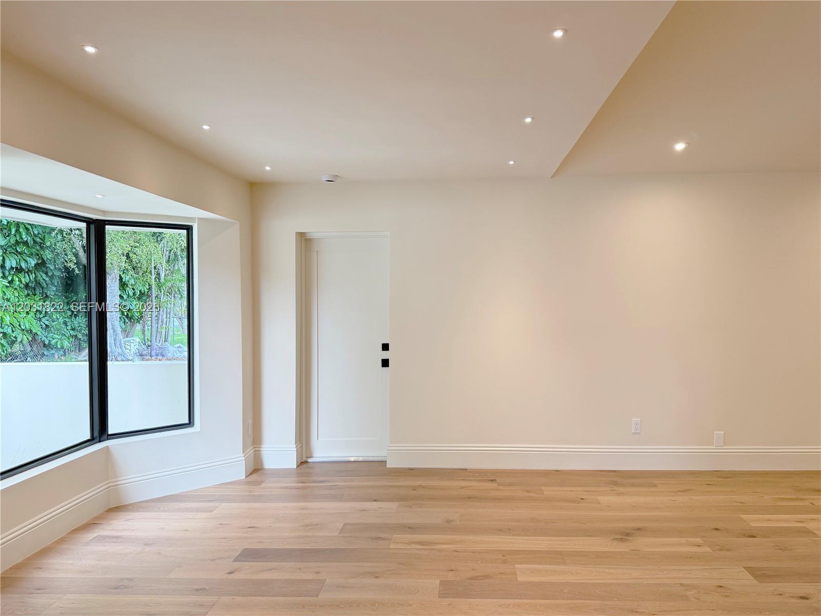 FAMILY ROOM BAY WINDOW