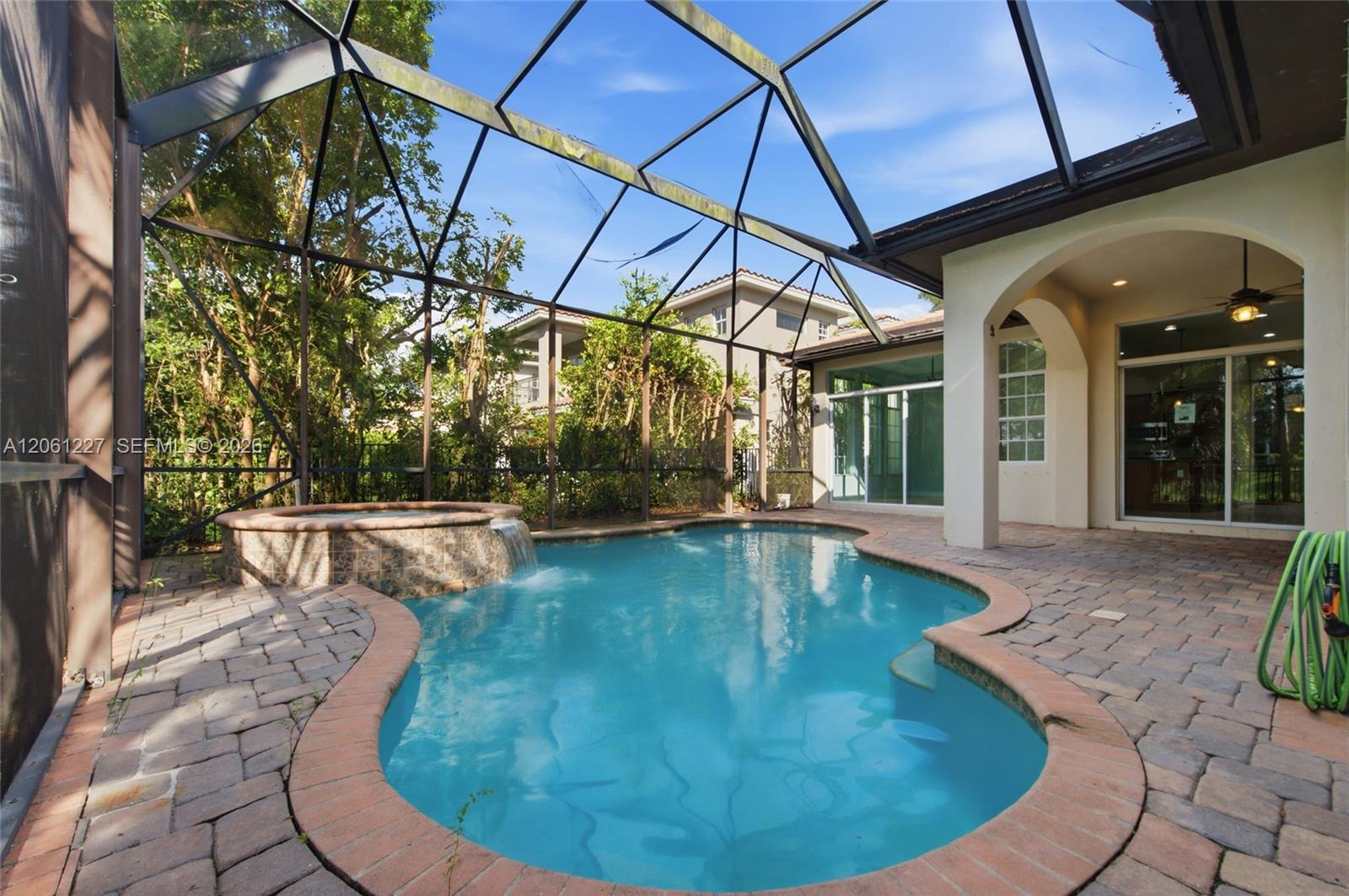 Photo 33