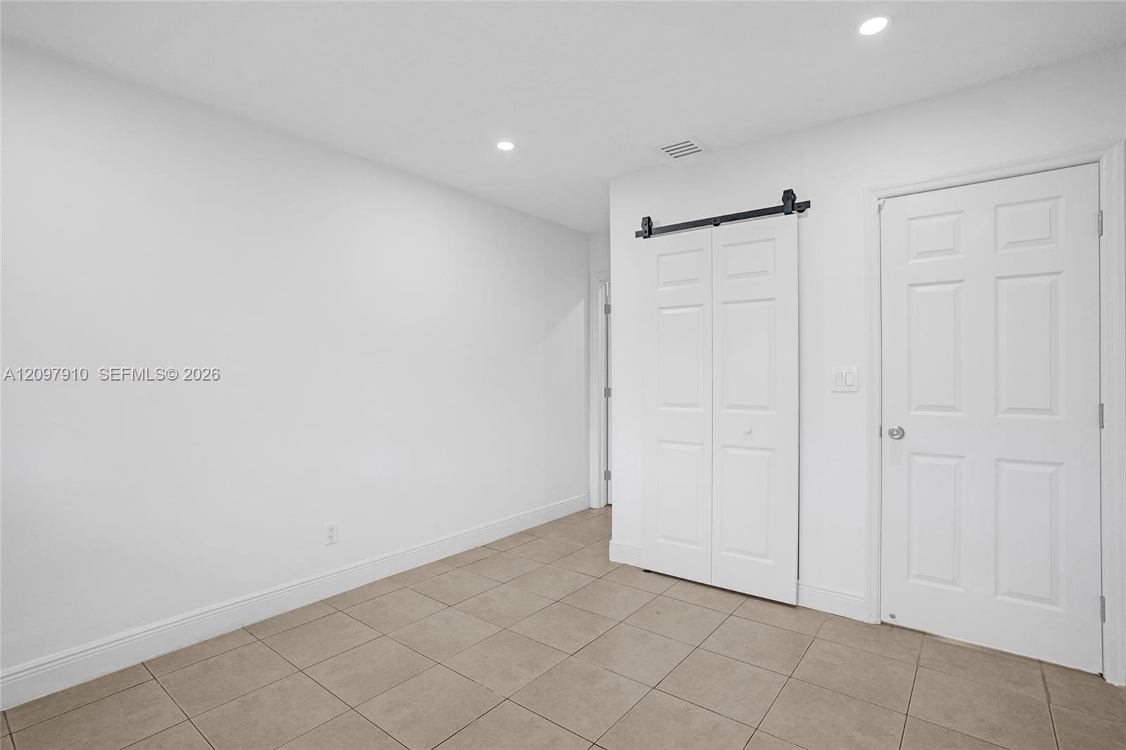 Apt 2