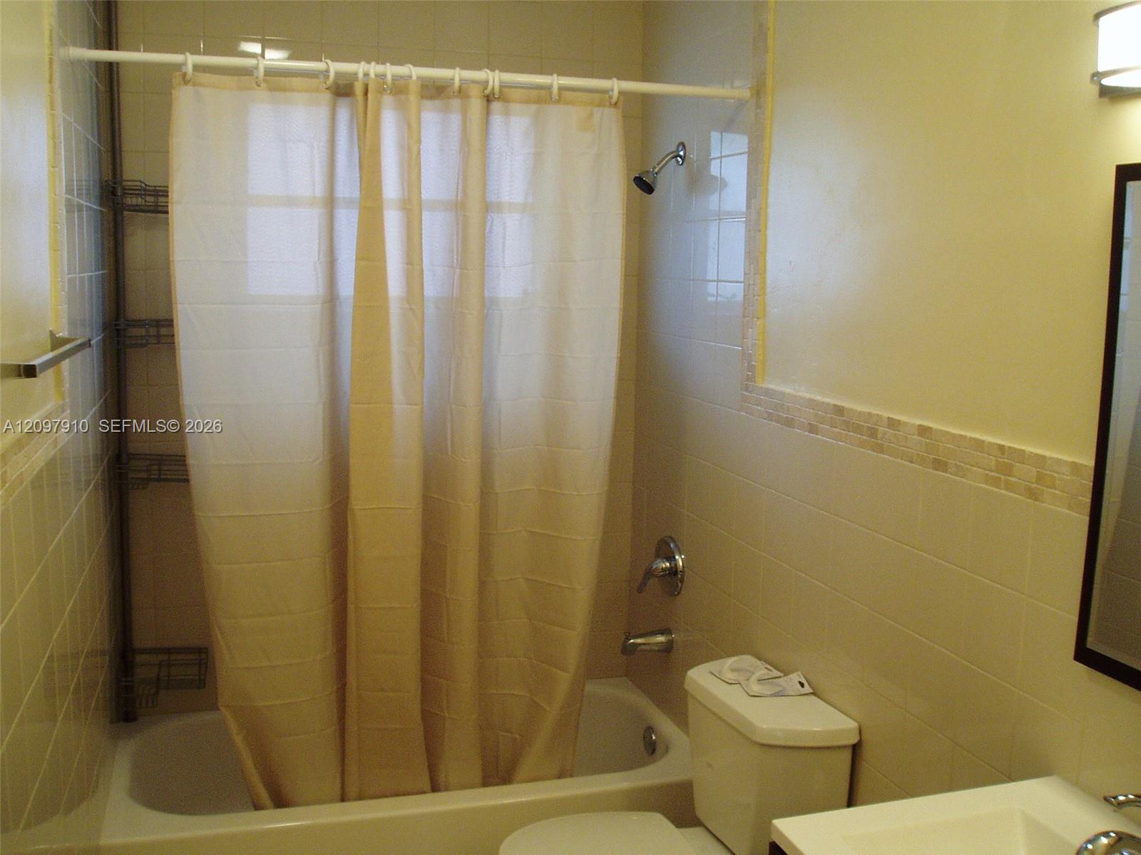 Apt 1