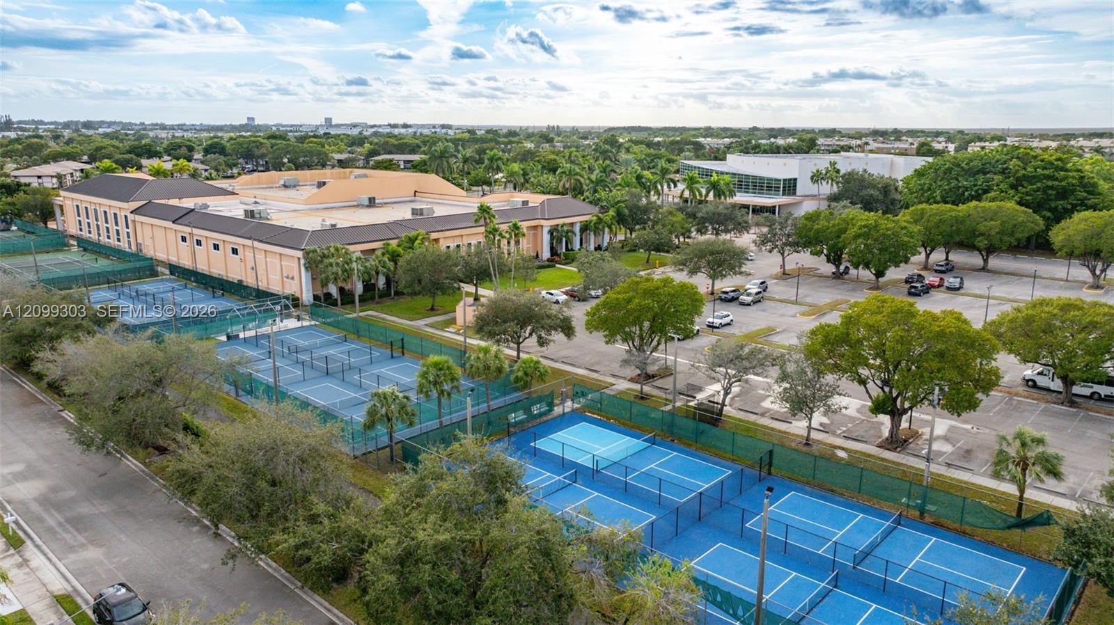 Tennis/Pickleball Courts