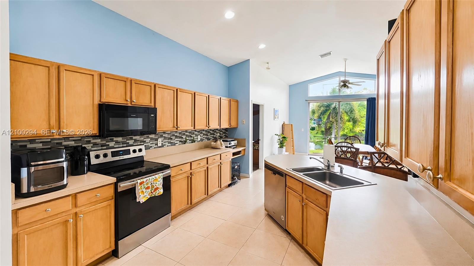 Kitchen finish countertops, mosaic tile backsplash, stainless steel appliances, and vaulted ceilings with recessed lighting Kitchen finish countertops, mosaic tile backsplash, stainless steel appliances, and vaulted ceilings with recessed lighting