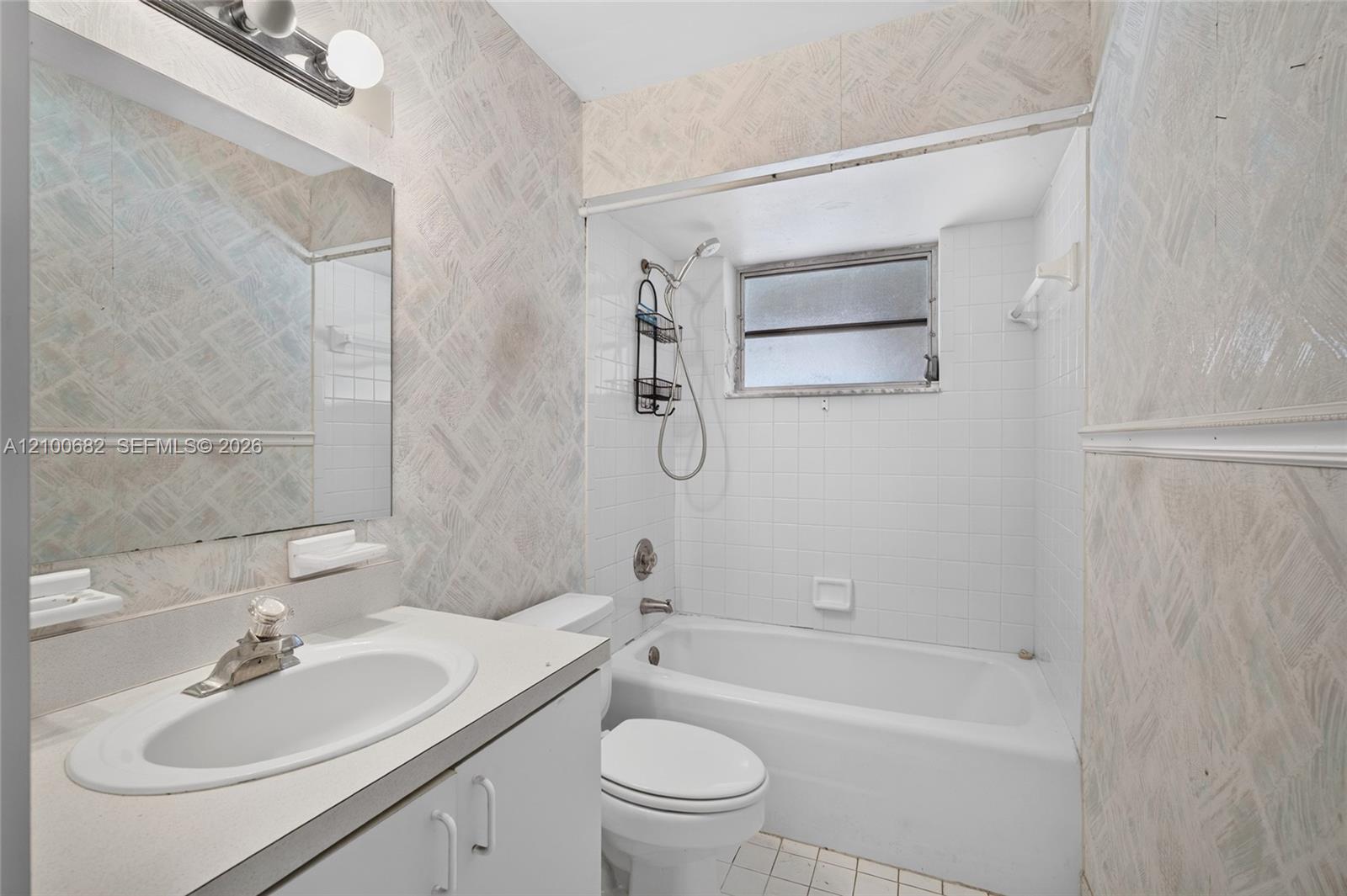 Hallway bathroom *