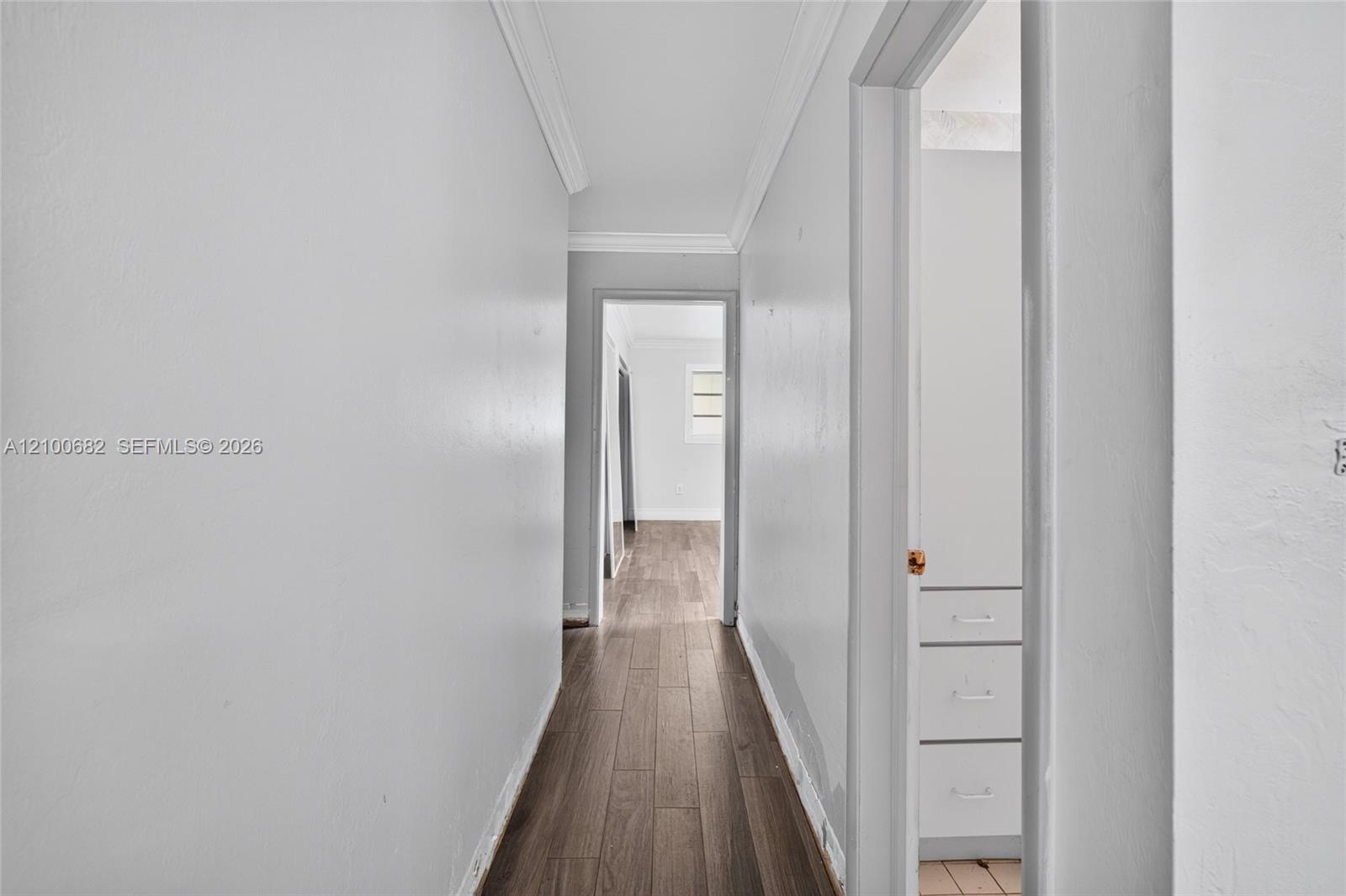 Hallway leading to the bedrooms *