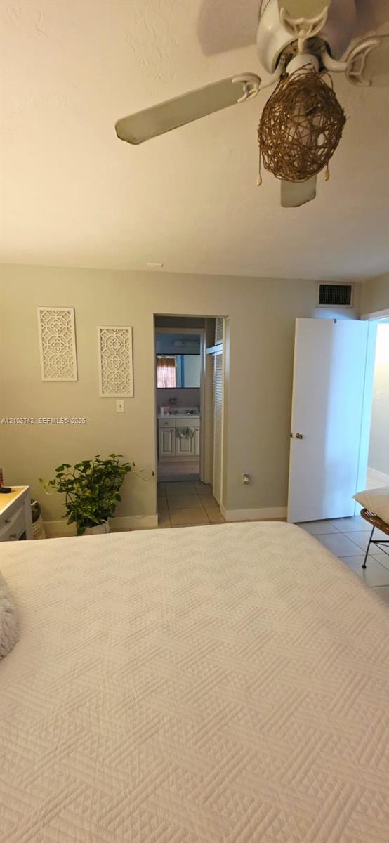 Ceiling-mounted fan with integrated lighting and neutral wall paint