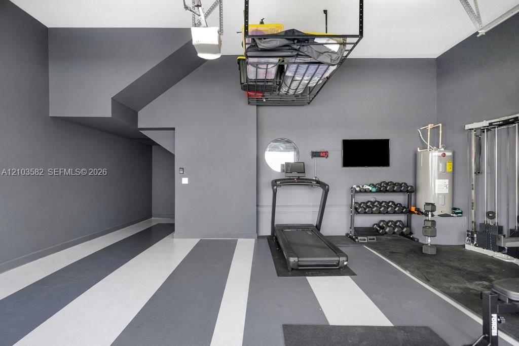 GARAGE / GYM