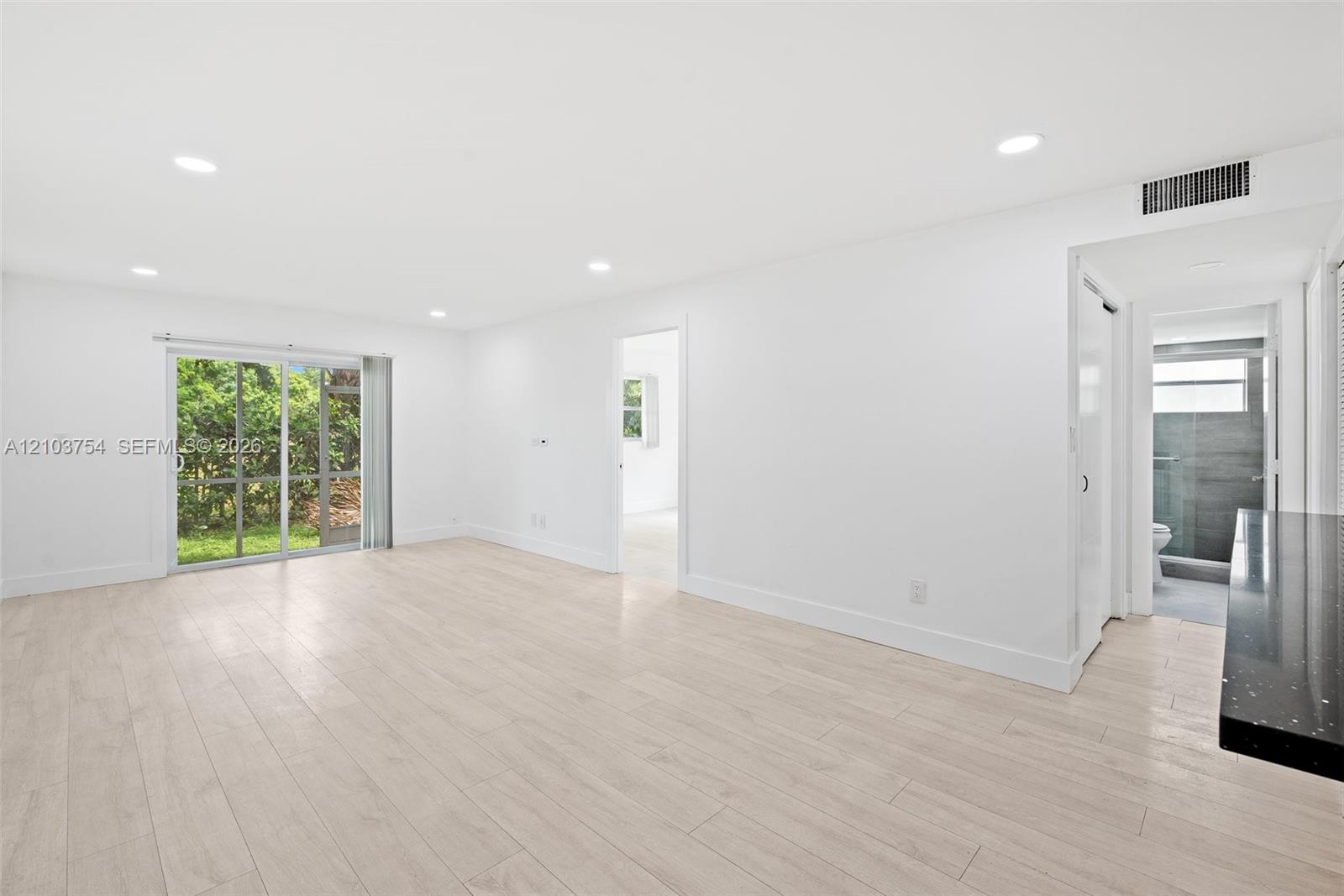 Bright and light, remodeled Unit! Bright and light, remodeled Unit!