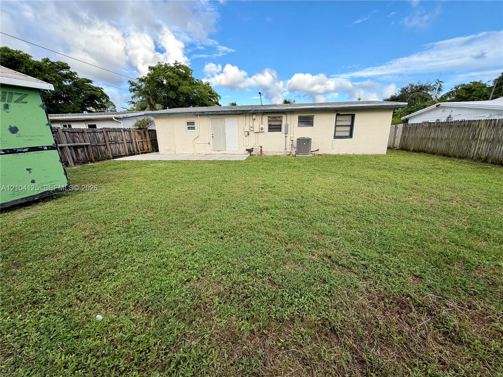 Enjoy entertaining in this wonderful back yard!
