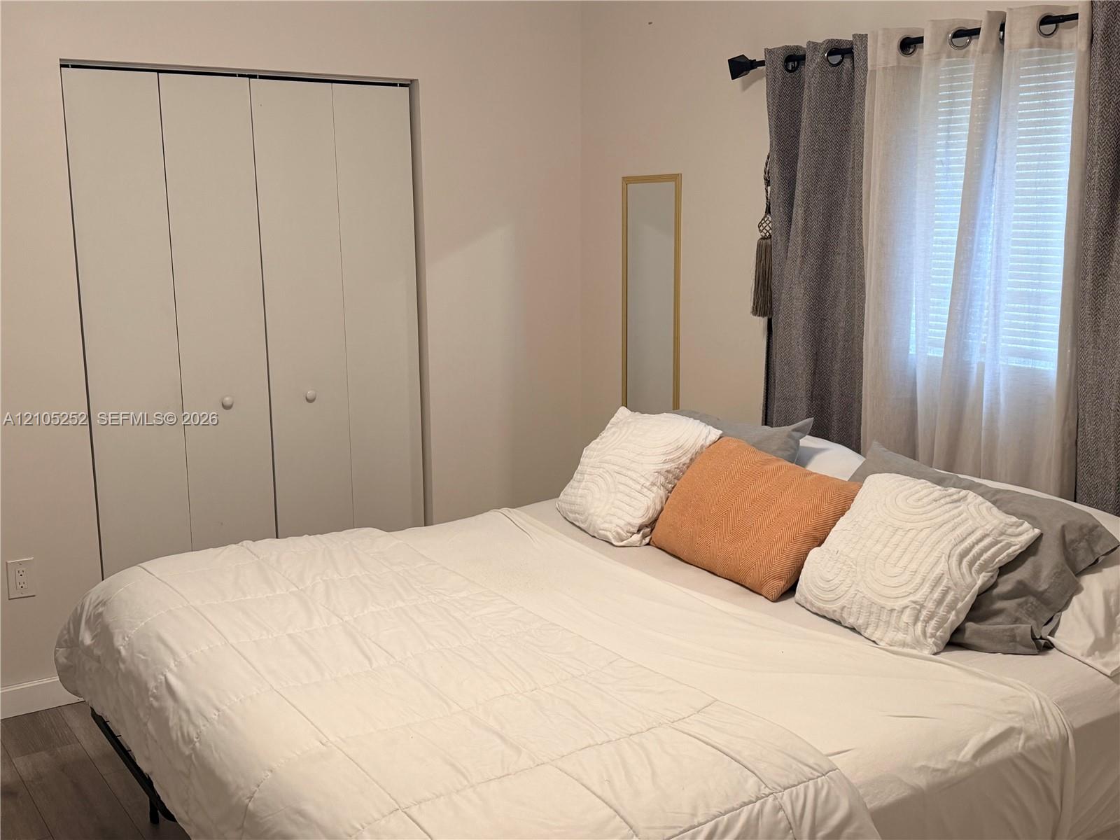 Wood-finish flooring with neutral wall paint