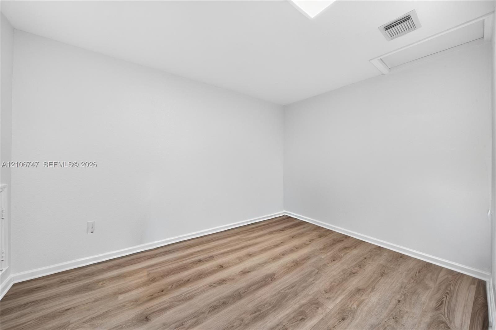 DEN/OFFICE/5th Bedroom