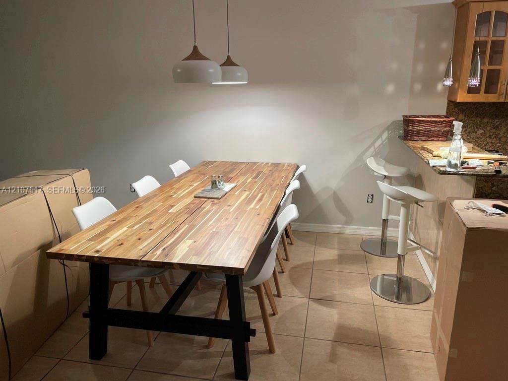 Large open floorpan for entertaining. Fits large oversized furniture