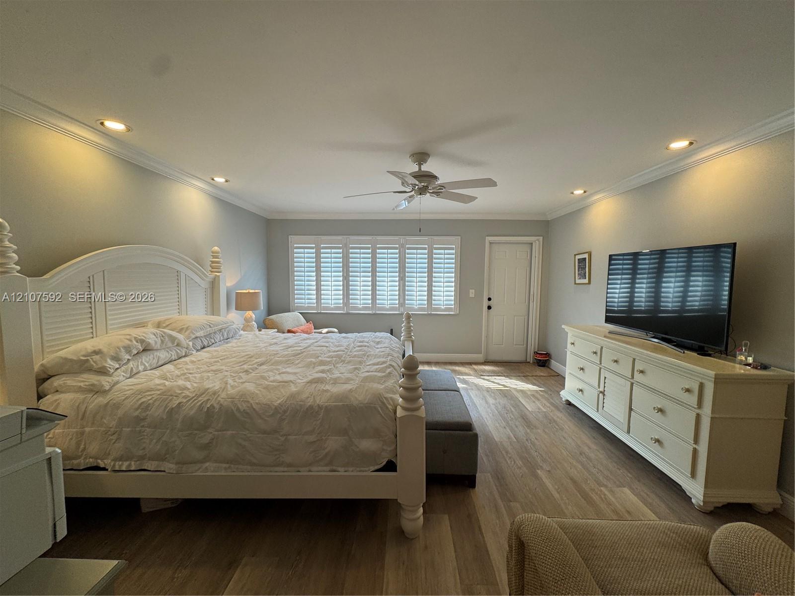 Wood-finish flooring, recessed lighting, crown molding, plantation shutters, and a ceiling fan
