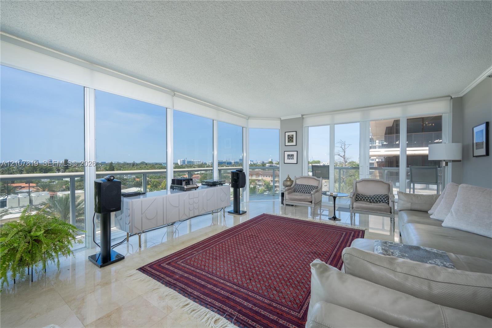 Ample living room (will be rented without furniture) Ample living room (will be rented without furniture)