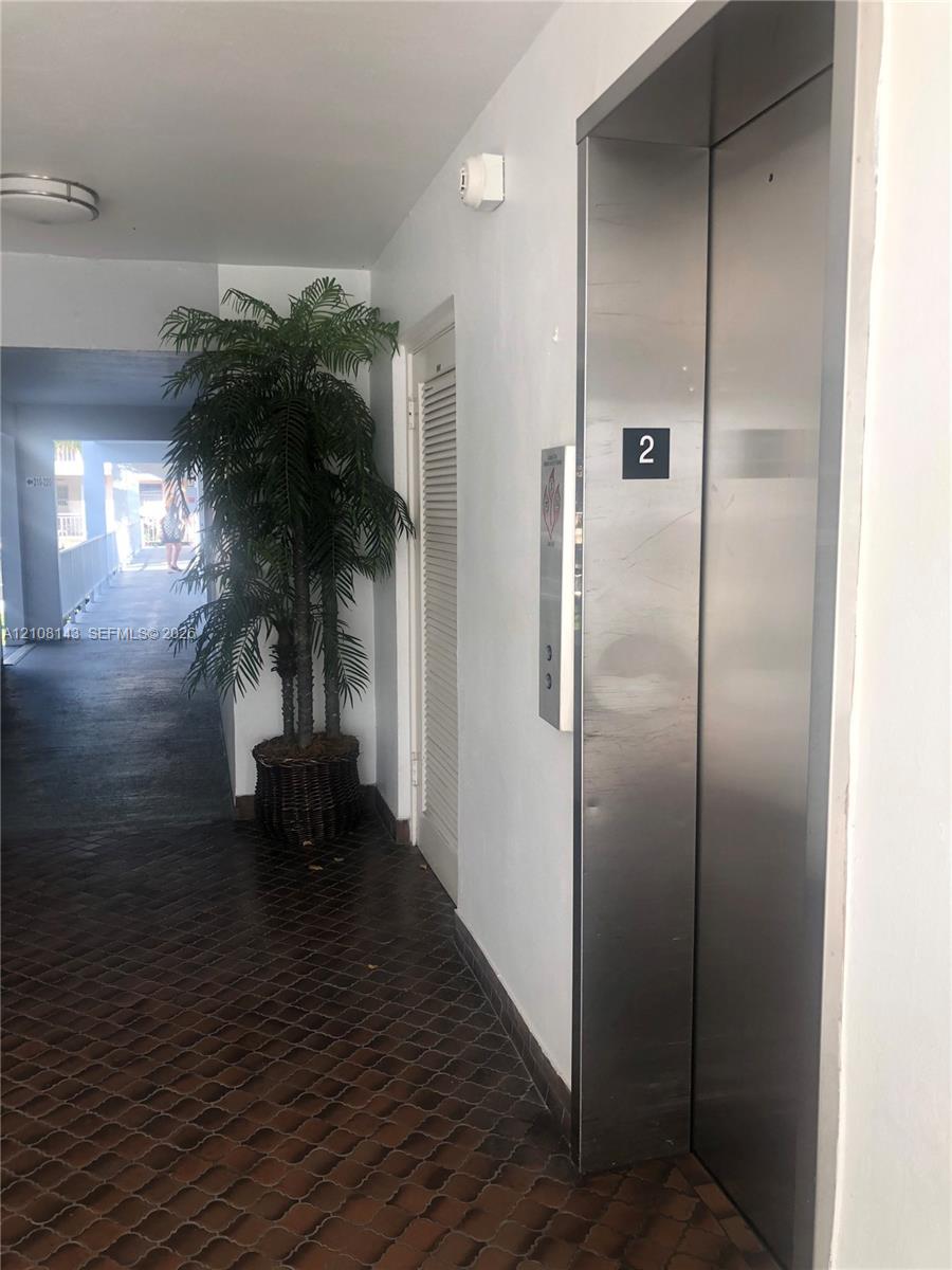 ELEVATOR'S HALLWAY