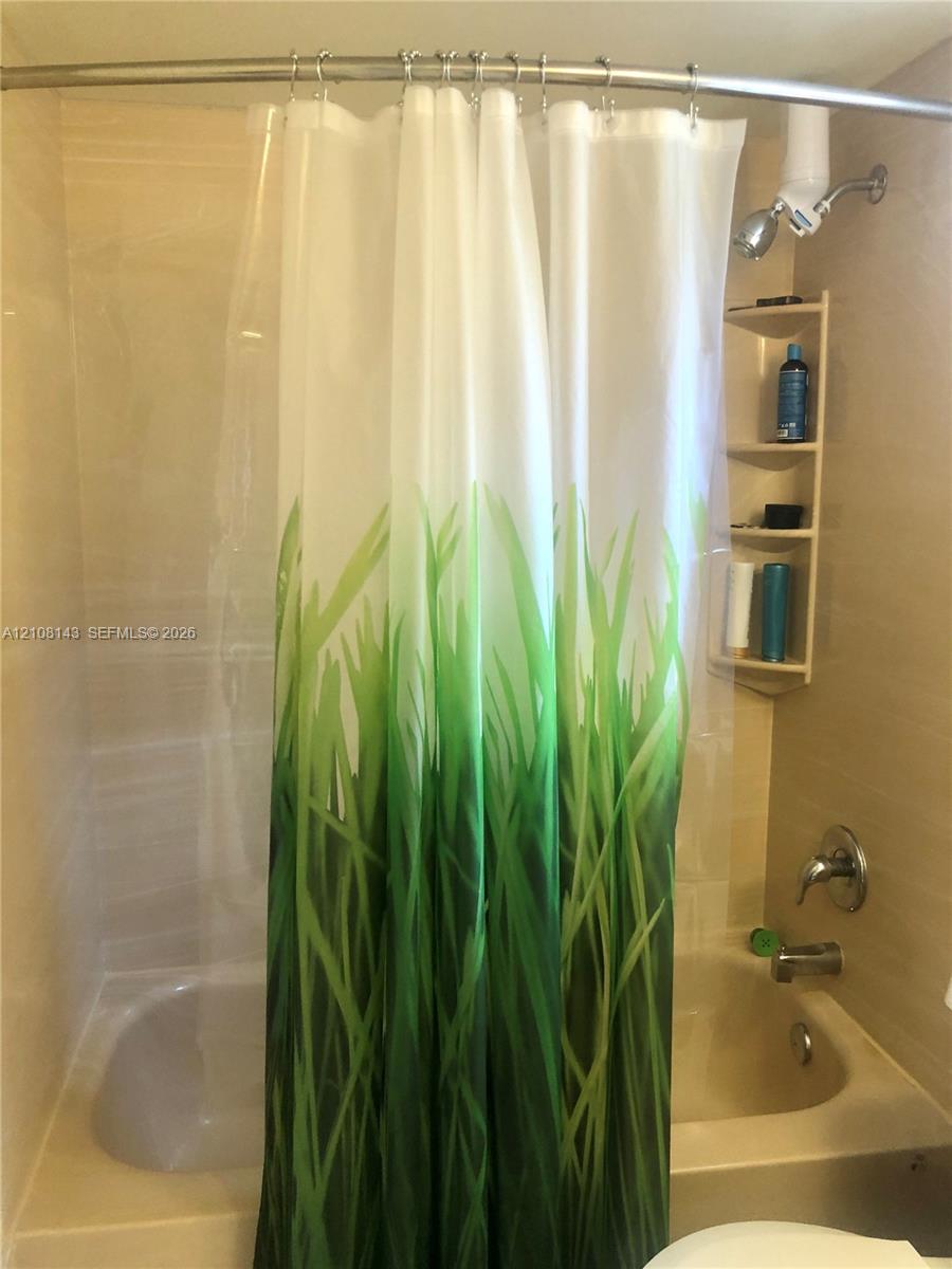 SHOWER/TUB COMBINATION