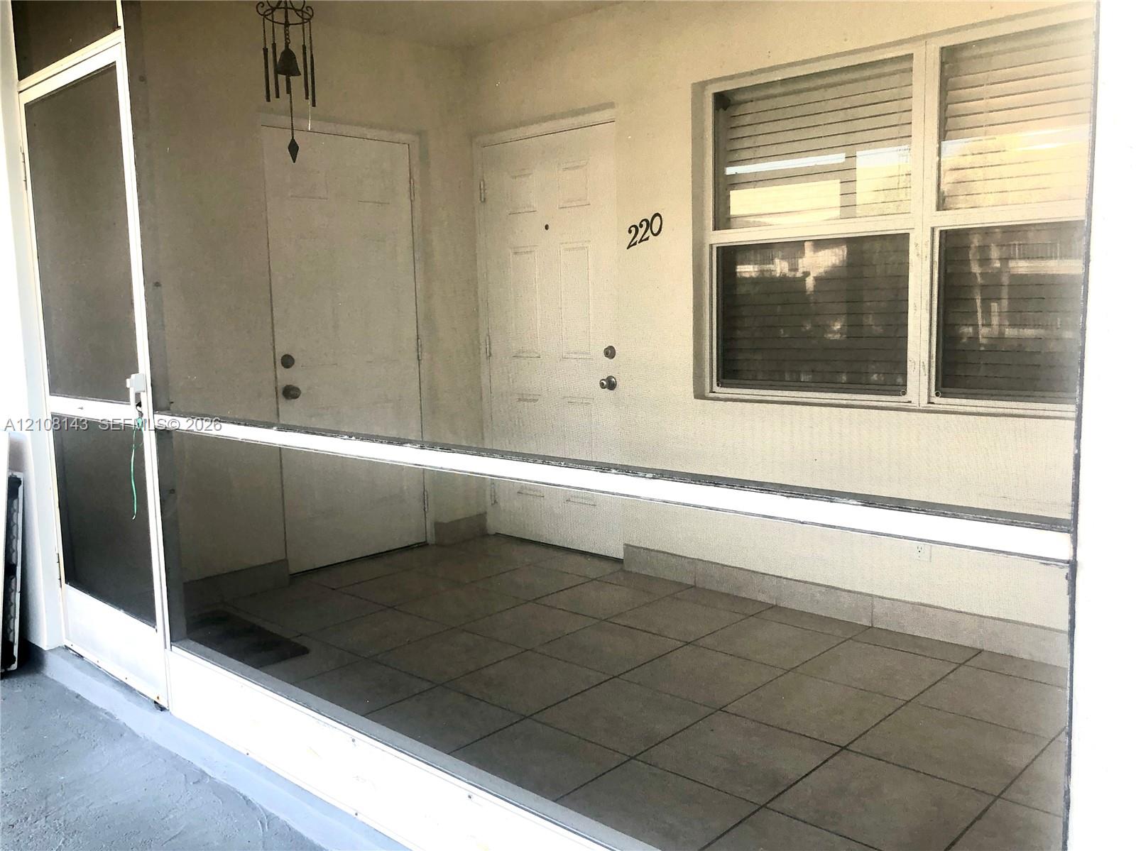 SPACIOUS SCREENED PORCH