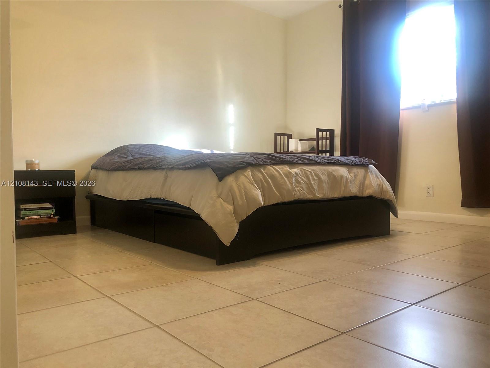 LARGE BEDROOM