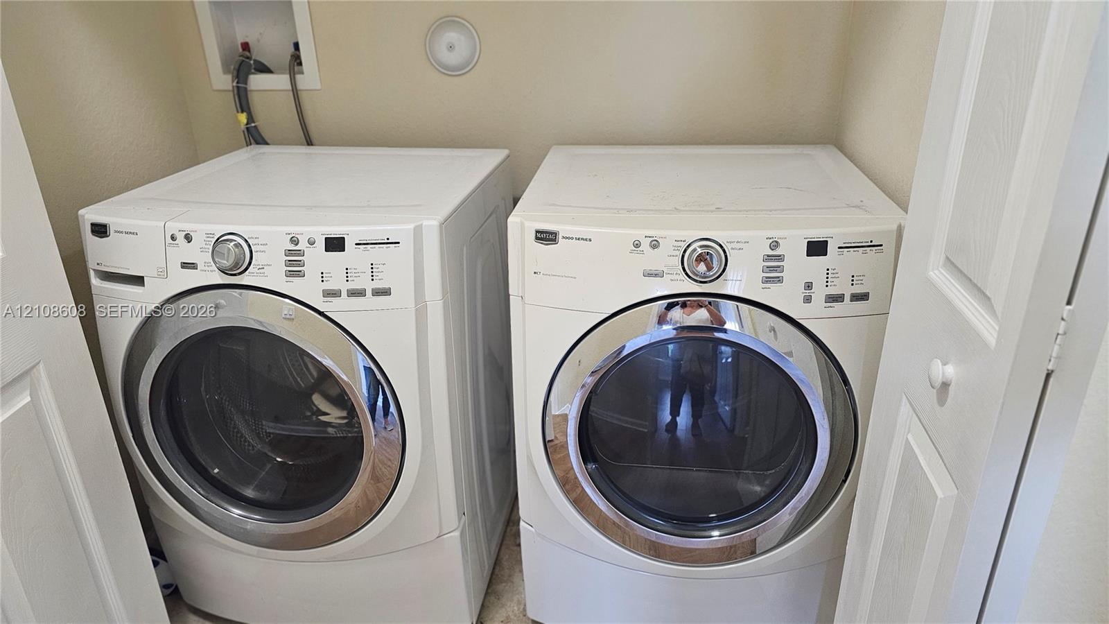 Dedicated laundry alcove equipped with wall-mounted water supply lines and recessed connections