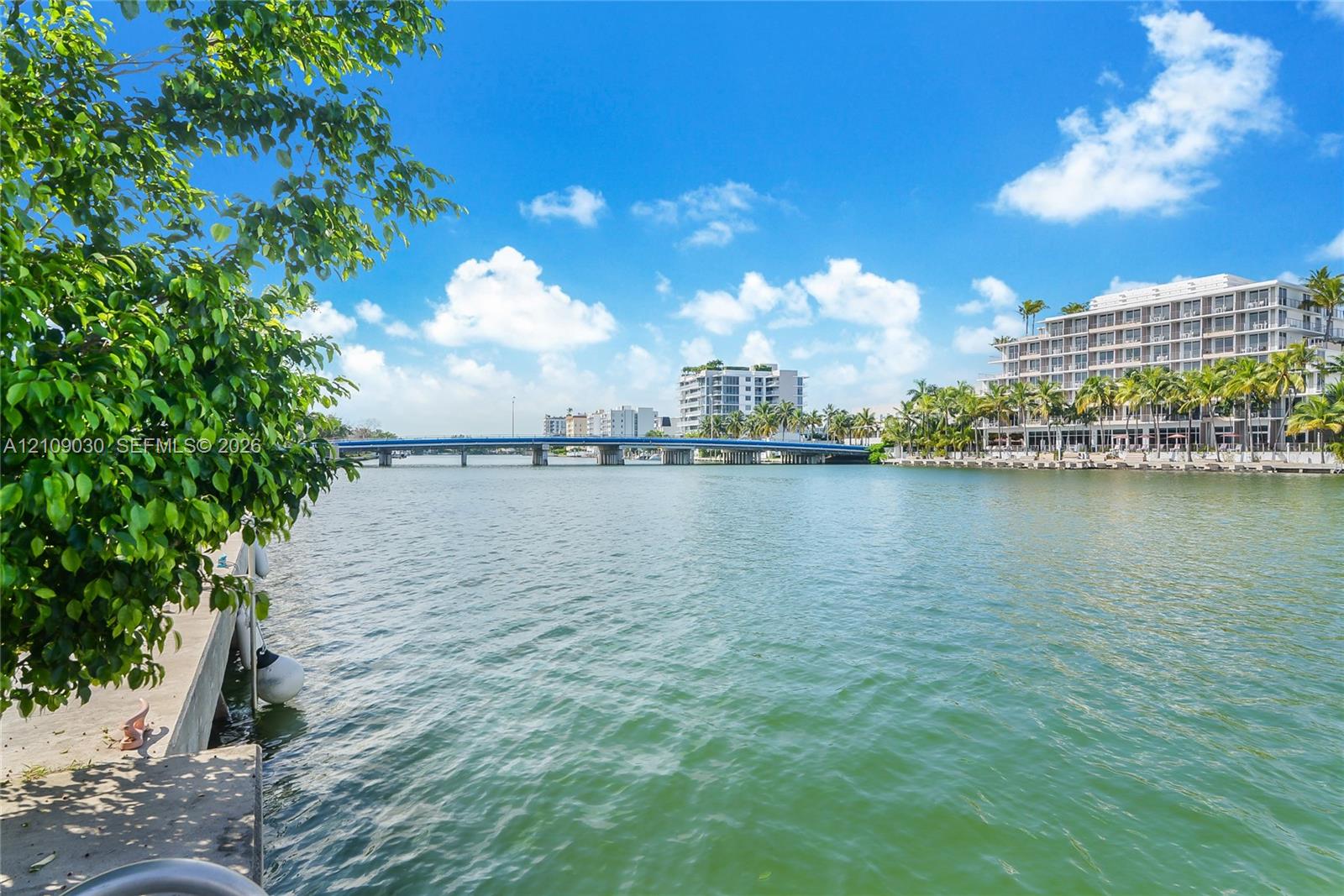 Waterfront bulkhead with concrete dockage