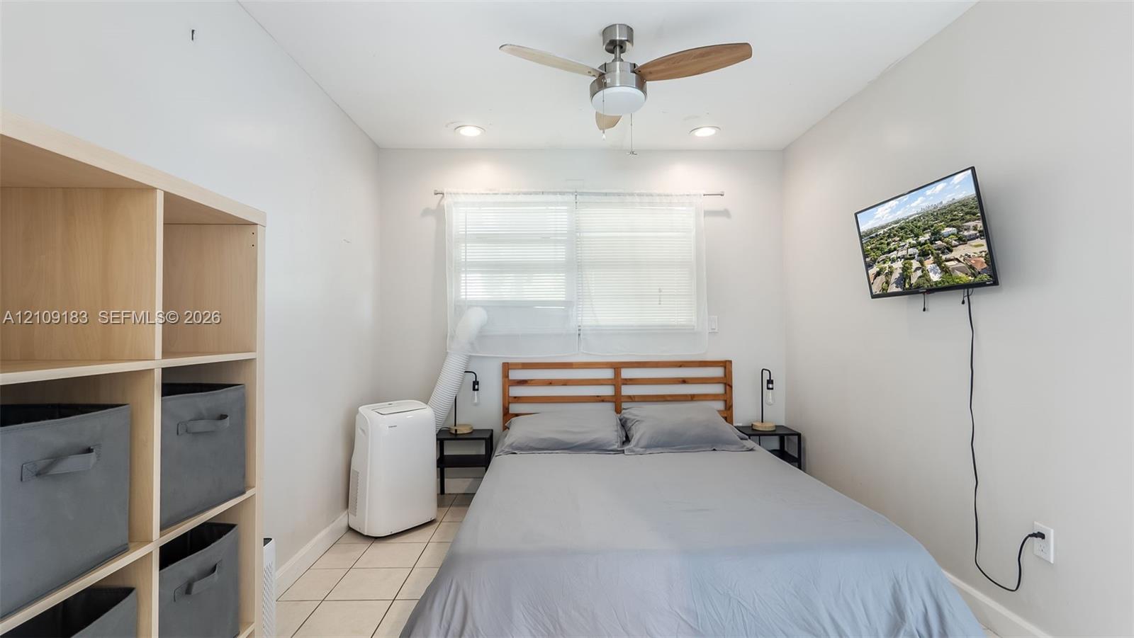 Room featuring tiled flooring, recessed ceiling lighting, and a multi-blade ceiling fan