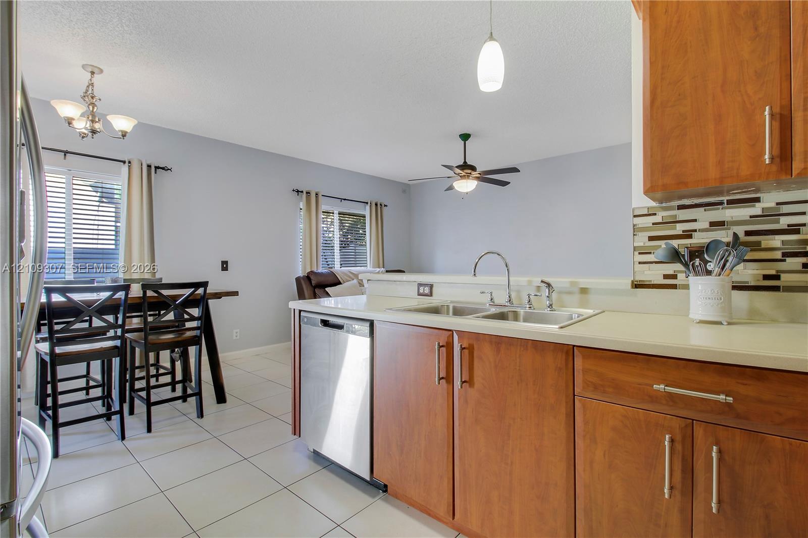 Kitchen/eat in kitchen