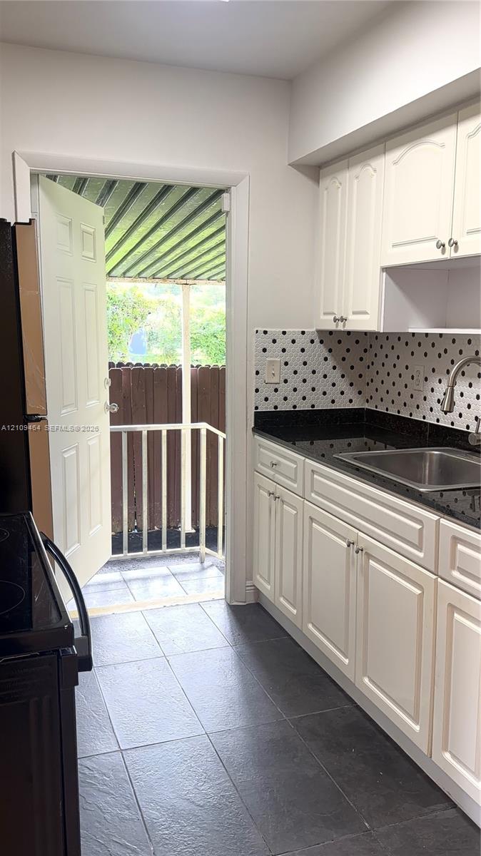 2nd entrance through the kitchen