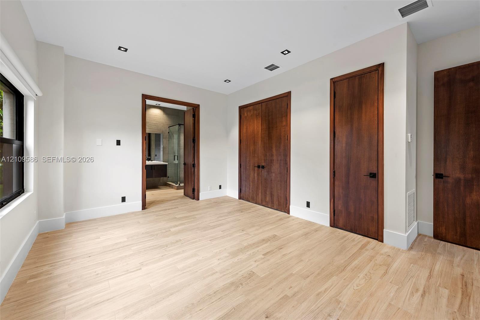 FIRST FLOOR EN-SUITE BEDROOM