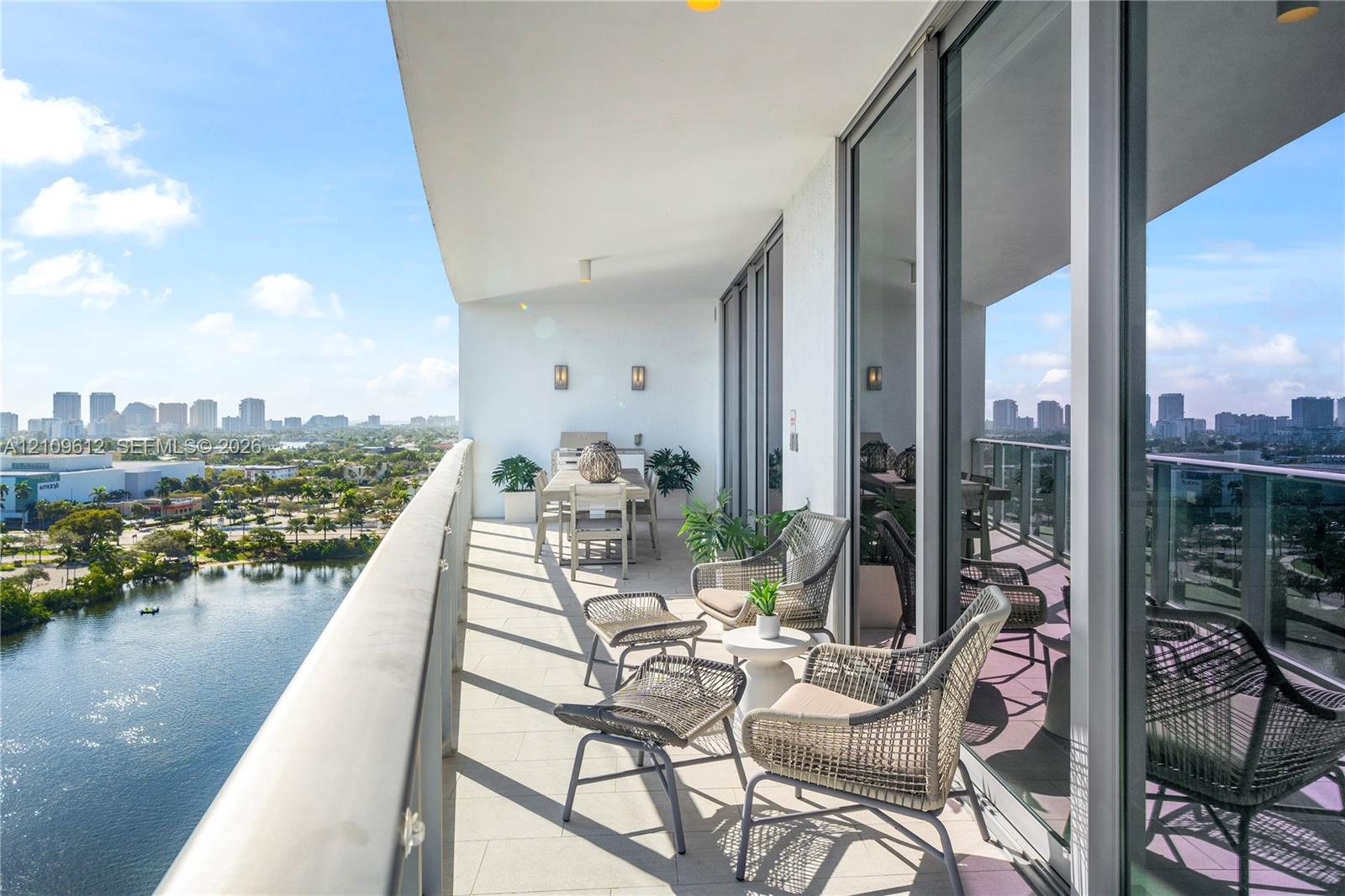 Huge Terrace with BBQ