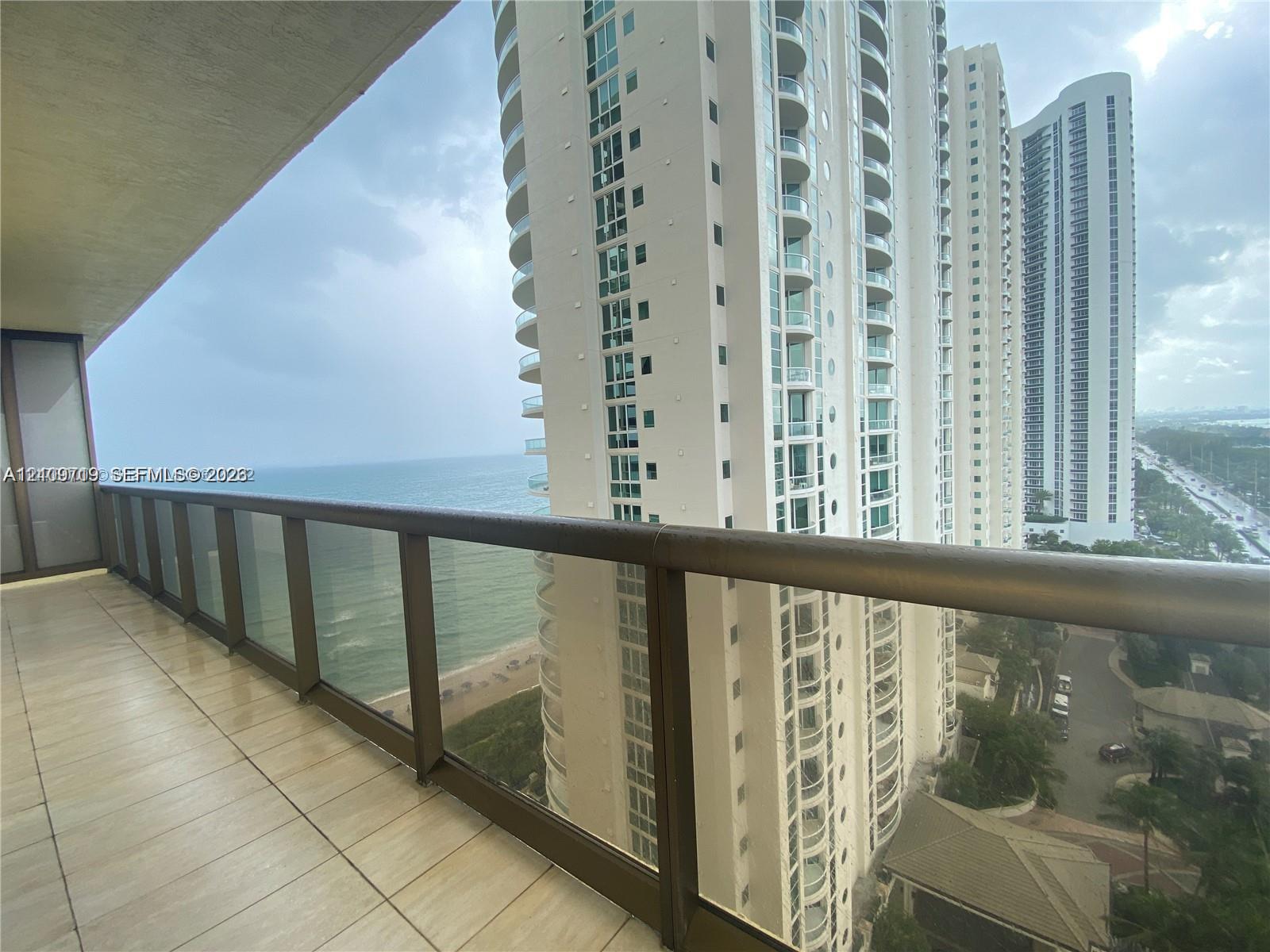 Covered balcon