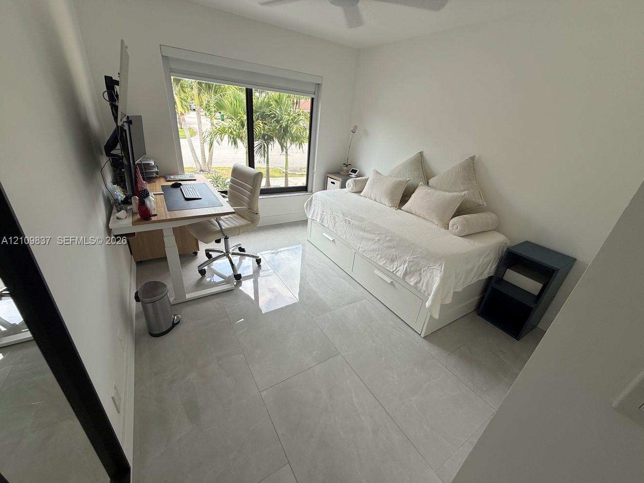 Bedroom/Office