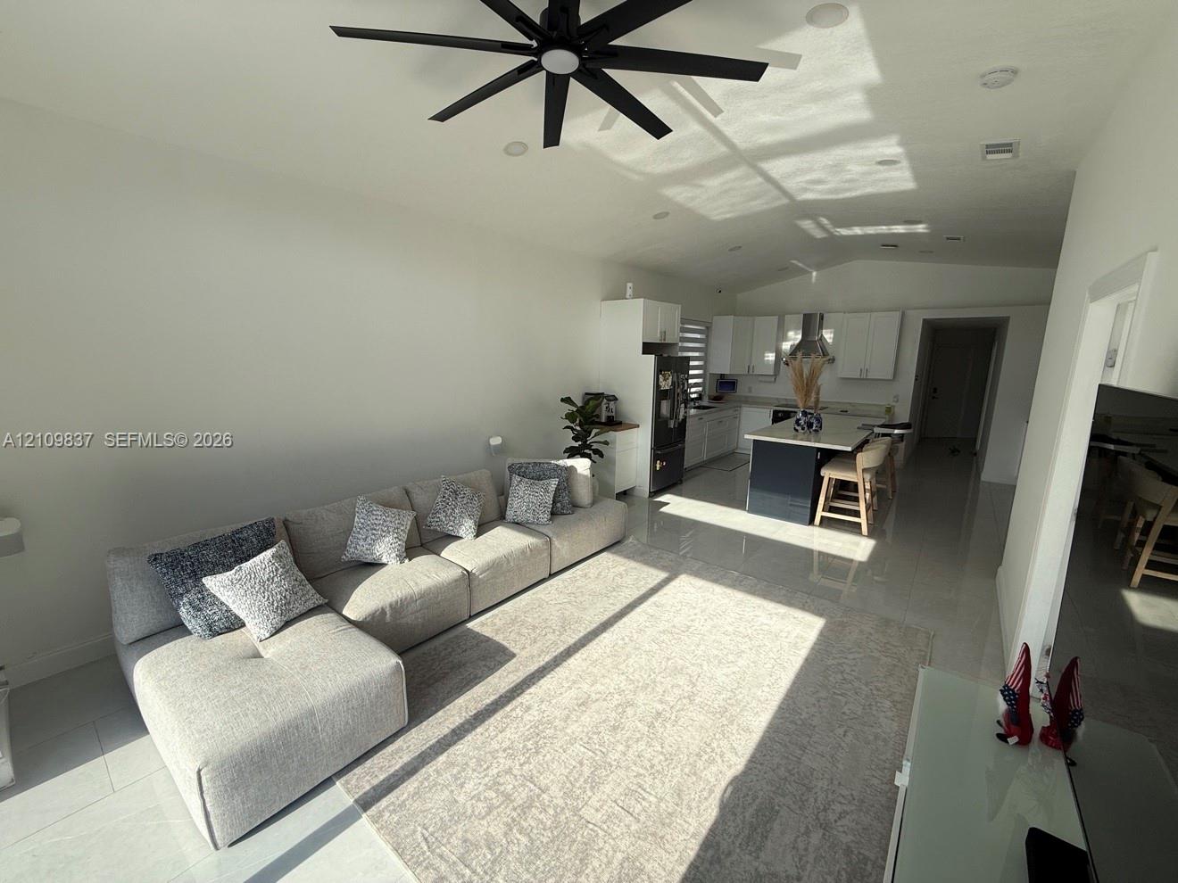Open Living/Kitchen Open Living/Kitchen
