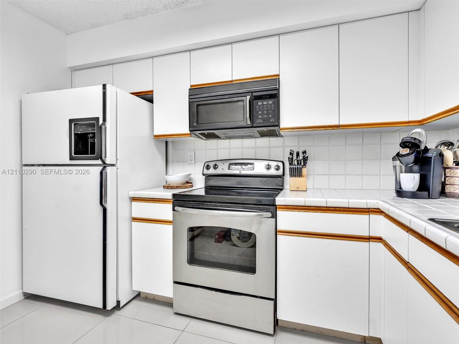 Semi-Open Kitchen with Space for a Breakfast Area