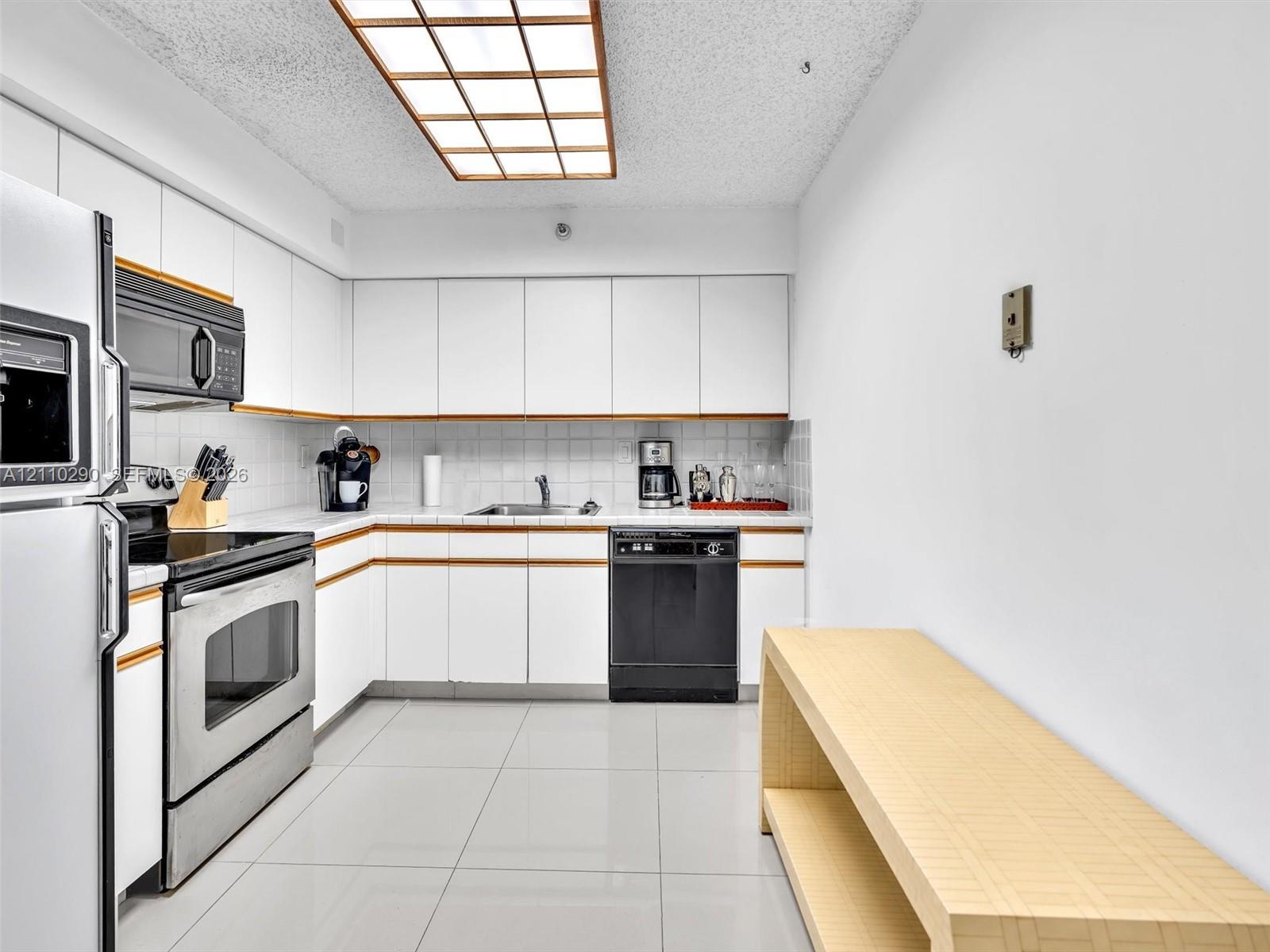 Semi-Open Kitchen with Space for a Breakfast Area