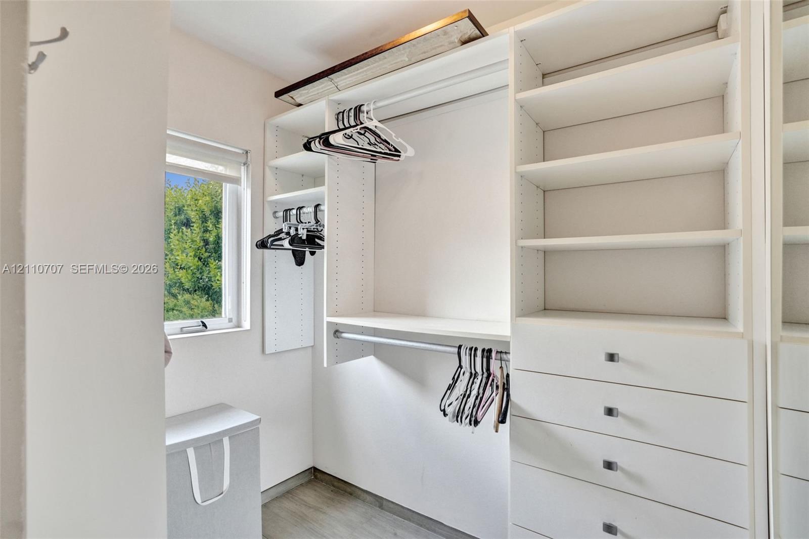 walking closet