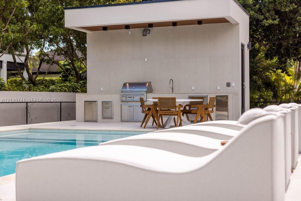 Outdoor lounge