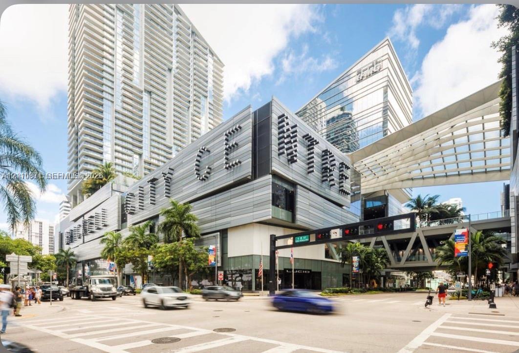 Walking Distance to Brickell City Center and Casa Tua Walking Distance to Brickell City Center and Casa Tua