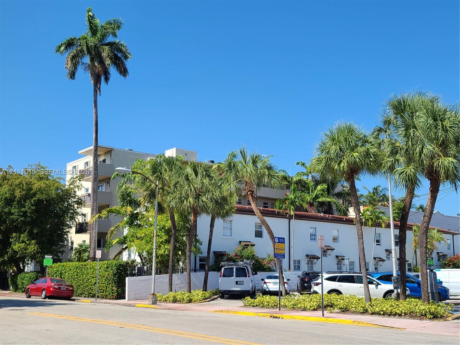 View of the Building from Lincoln Road Mall