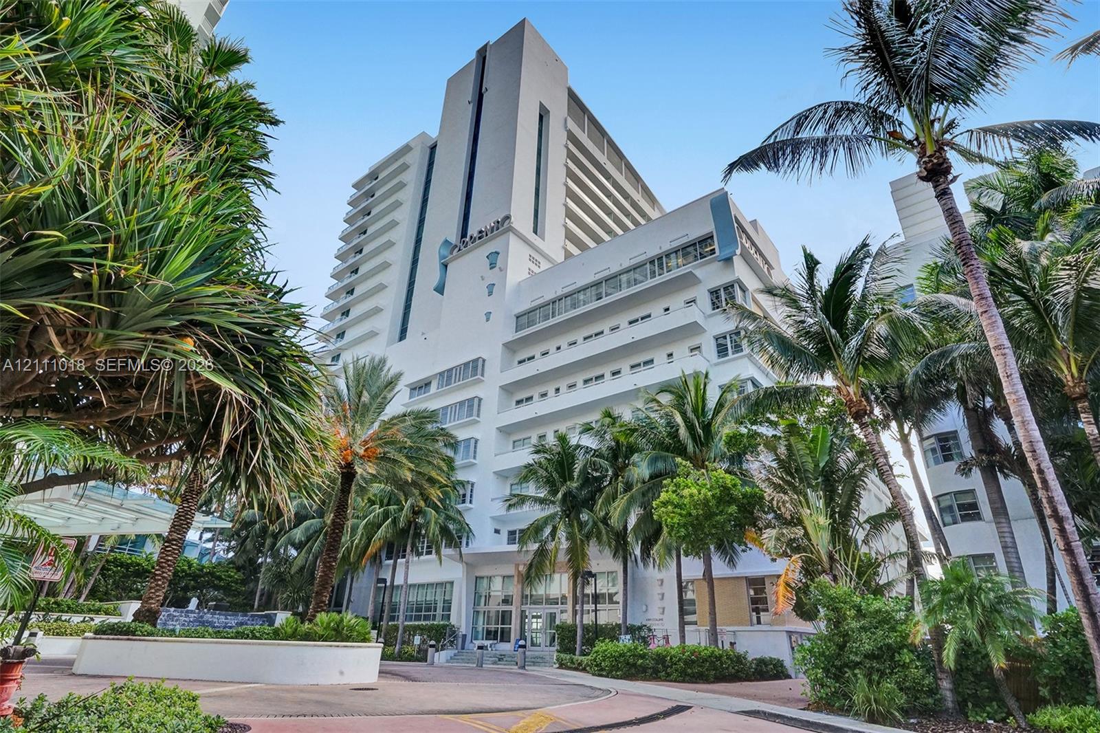 Fontainebleau III owners entrance
