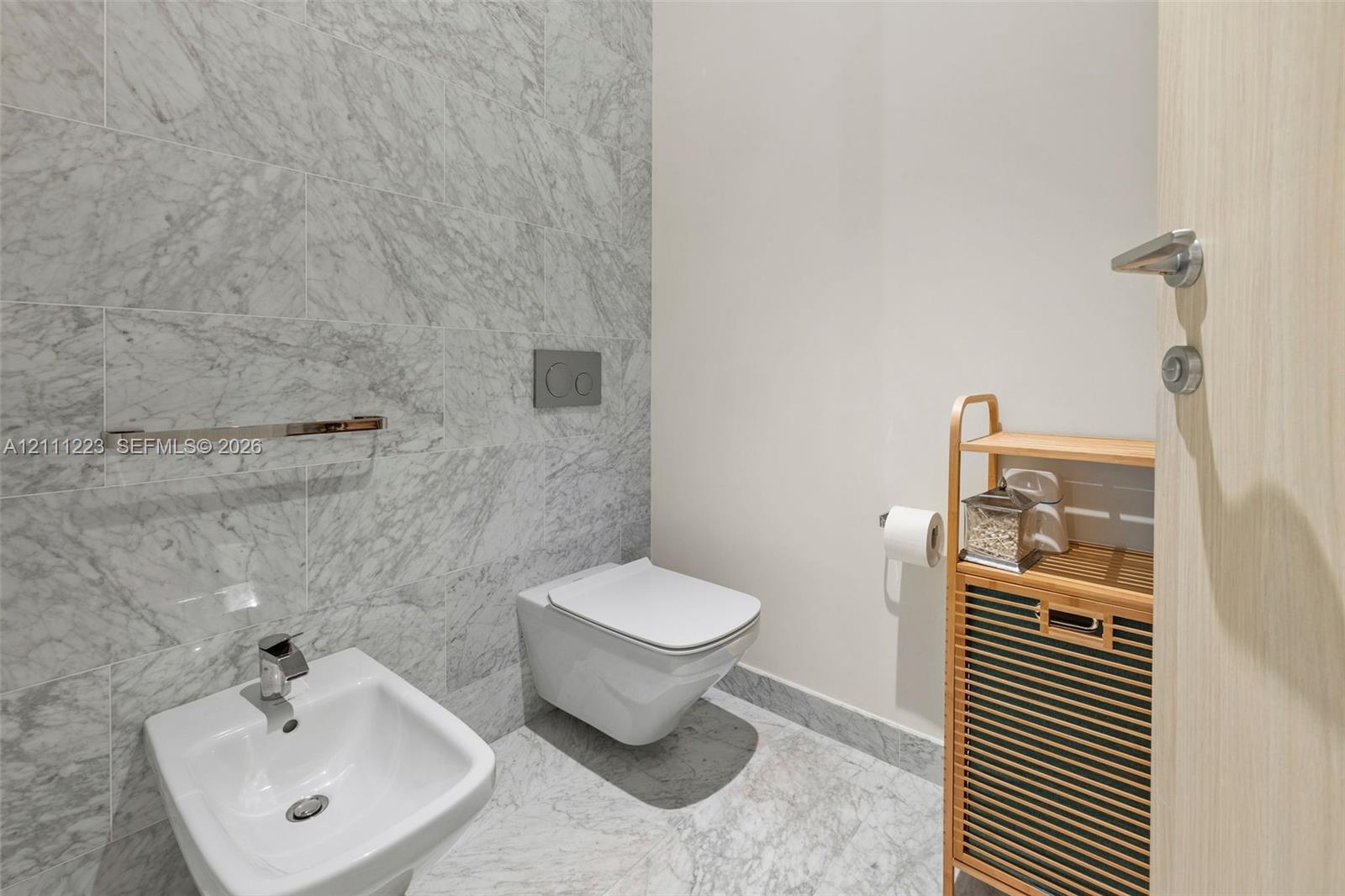primary bath separate toilet/bidet room