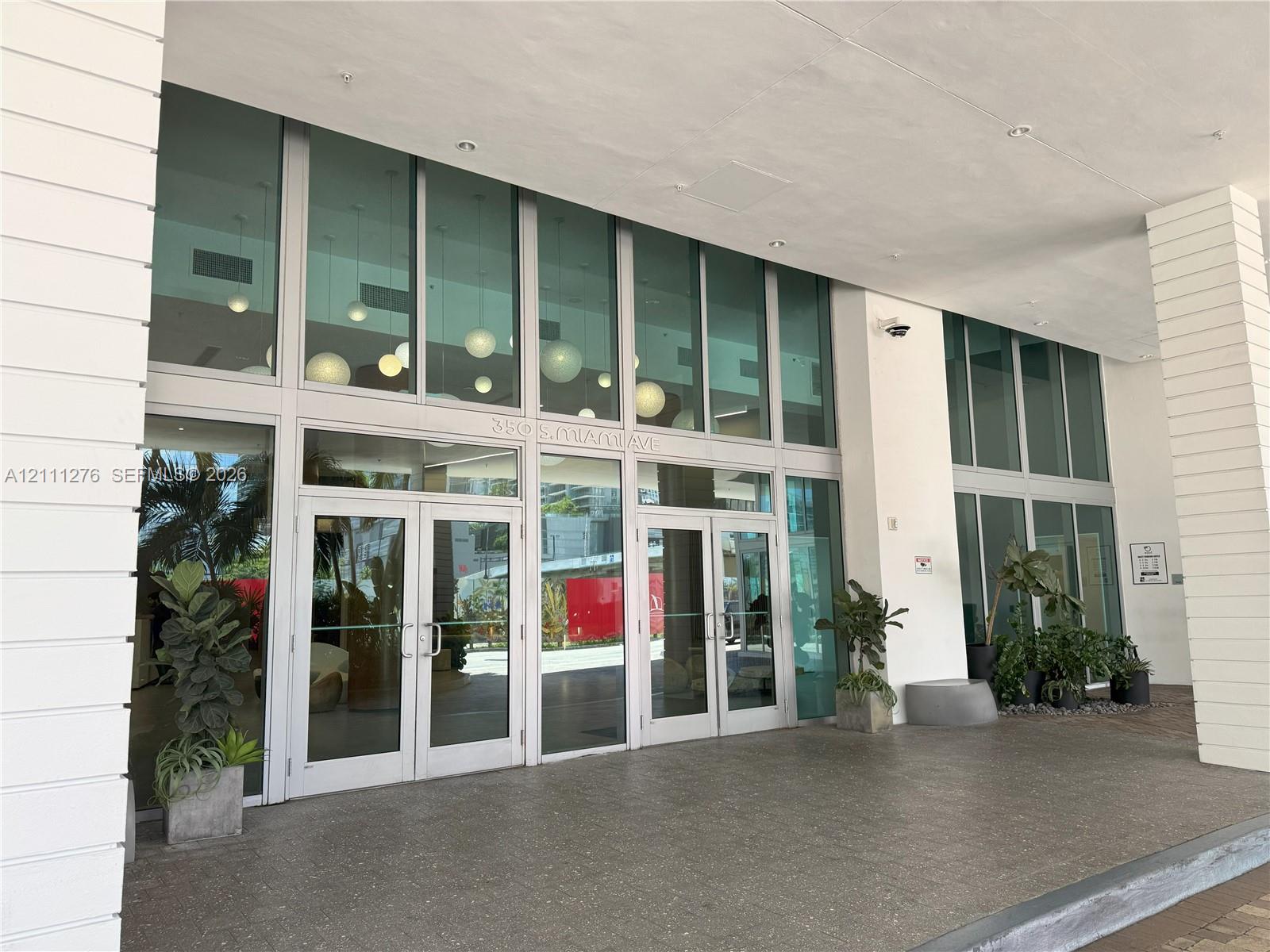 Building entrance with ample space; 24-hour security service.