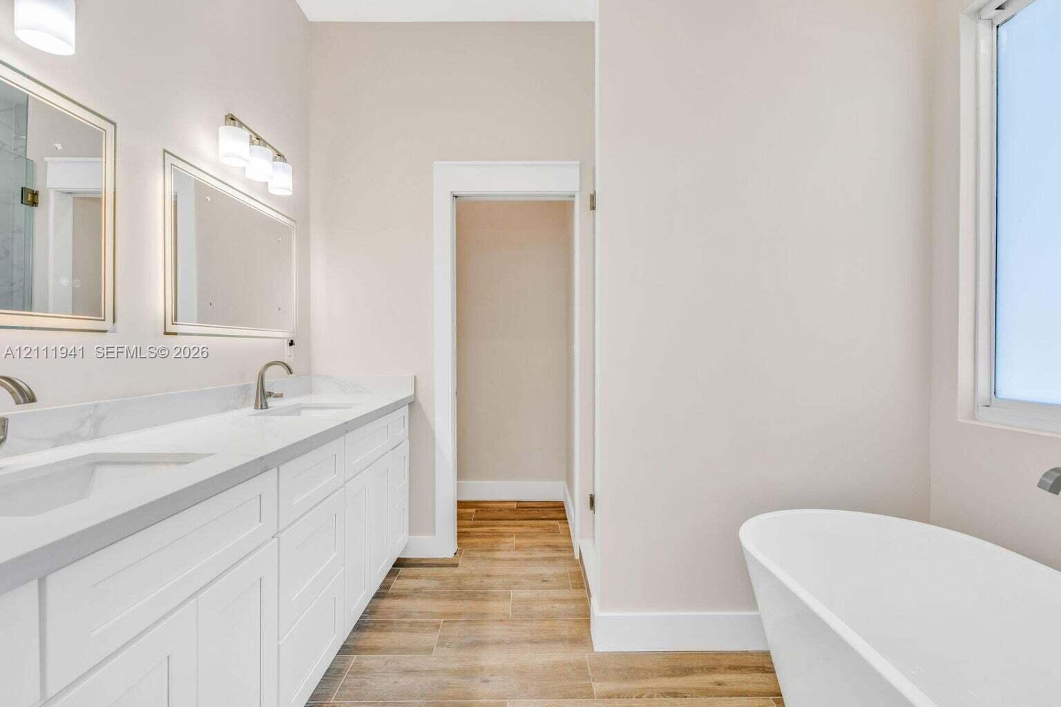 Primary En-Suite Bath