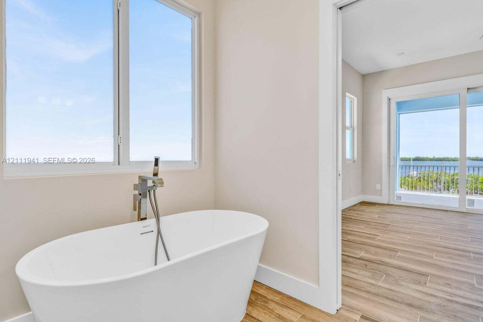 Primary En-Suite Bath
