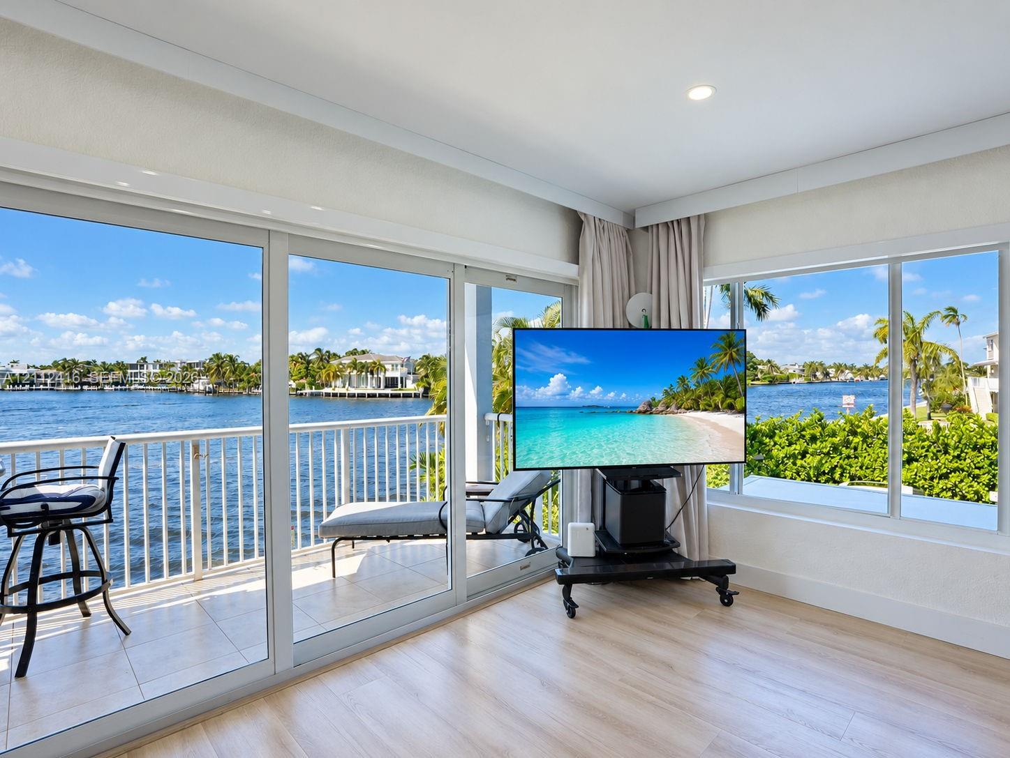 Corner unit allowing additional light and expansive views... Corner unit allowing additional light and expansive views...