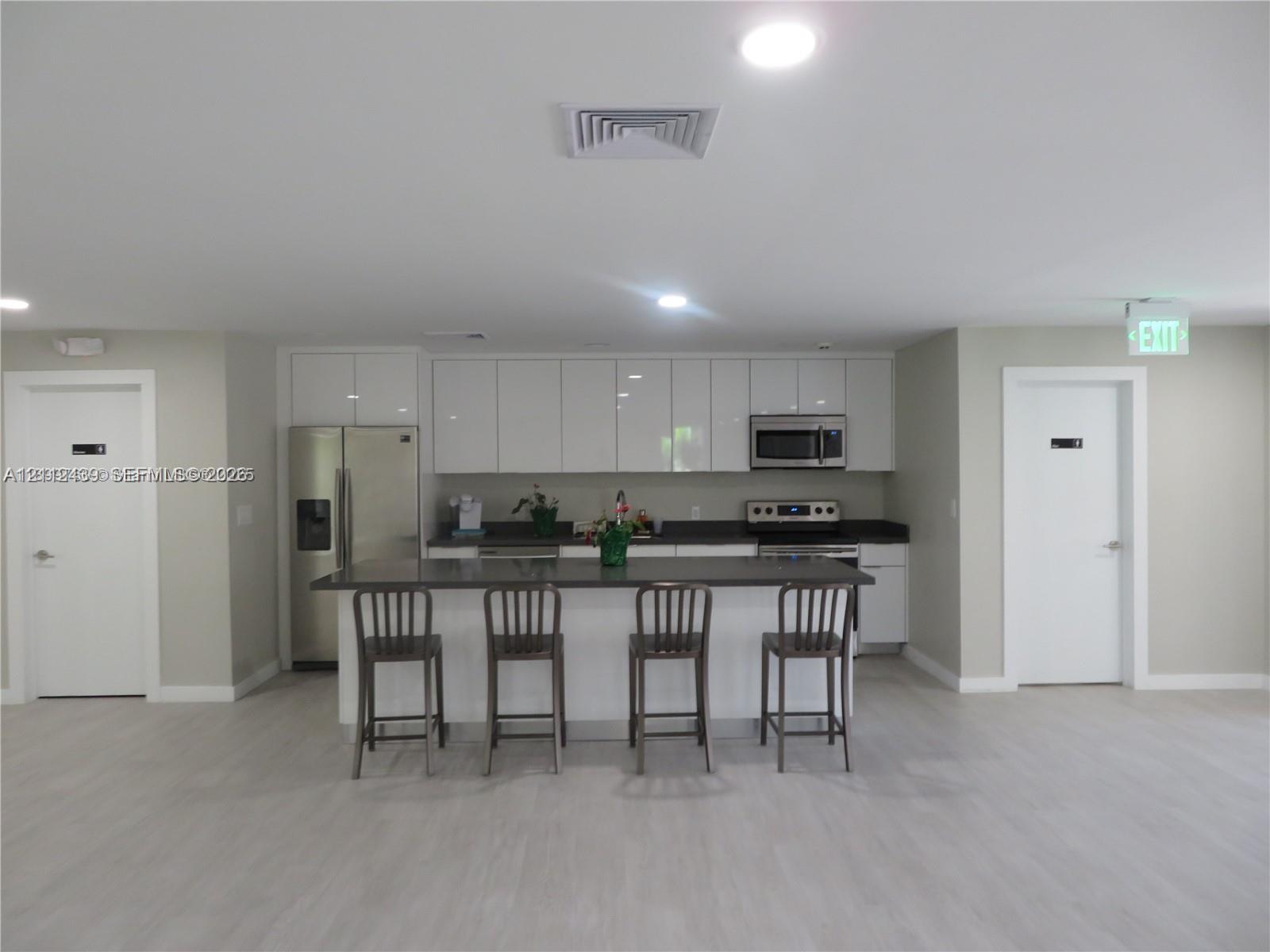 CLUBHOUSE - KITCHEN