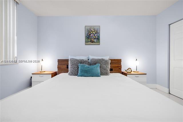 Room featuring vertical blinds, a solid-core interior door, and neutral-toned wall paint